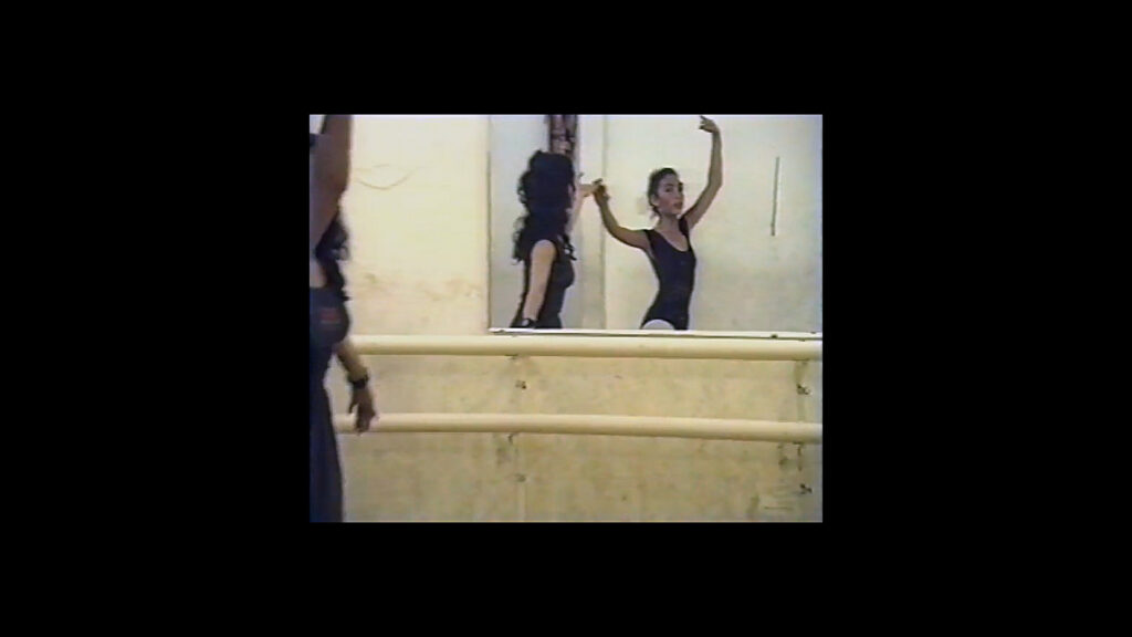 4c0eb01c333ed72bcf478ad9850e91e7-film-mover-lo-que-no-se-ve-captura-escena-danza-ballet-archivo-mara